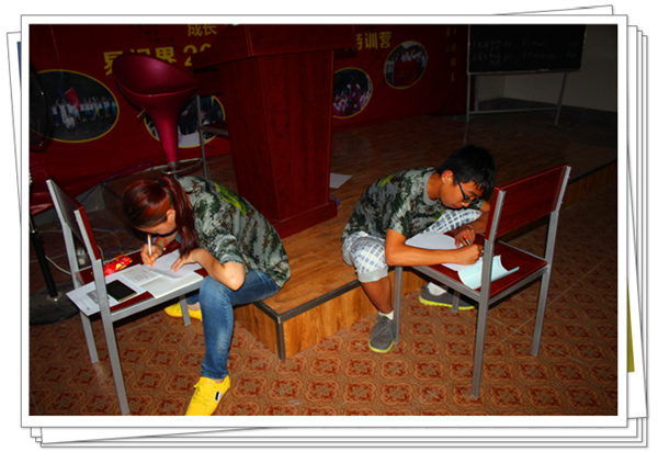 深夜了，還在認(rèn)真寫作業(yè)的易視界伙伴們