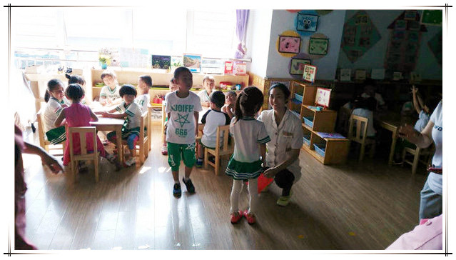 易視界青島店走進(jìn)海逸幼兒園普查視力