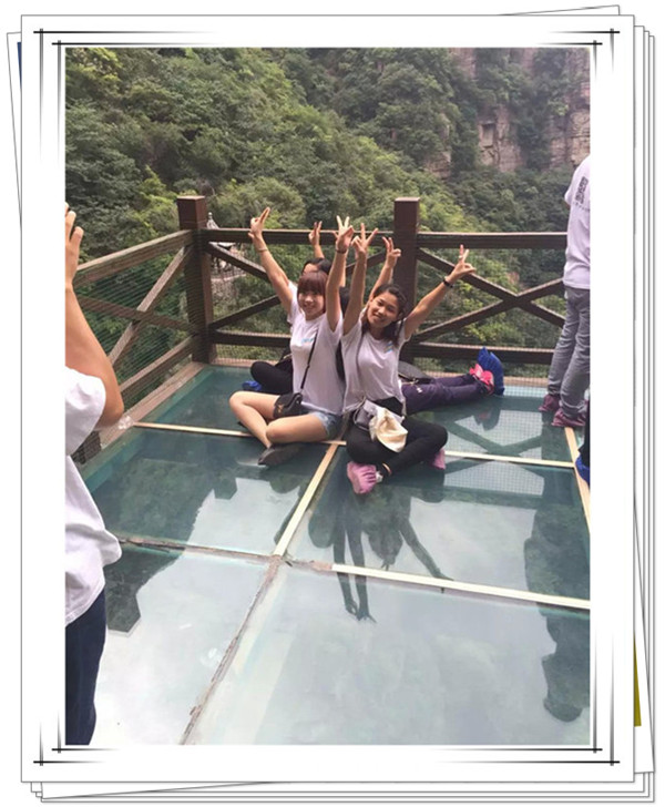 易視界精英玻璃觀景臺(tái)合影