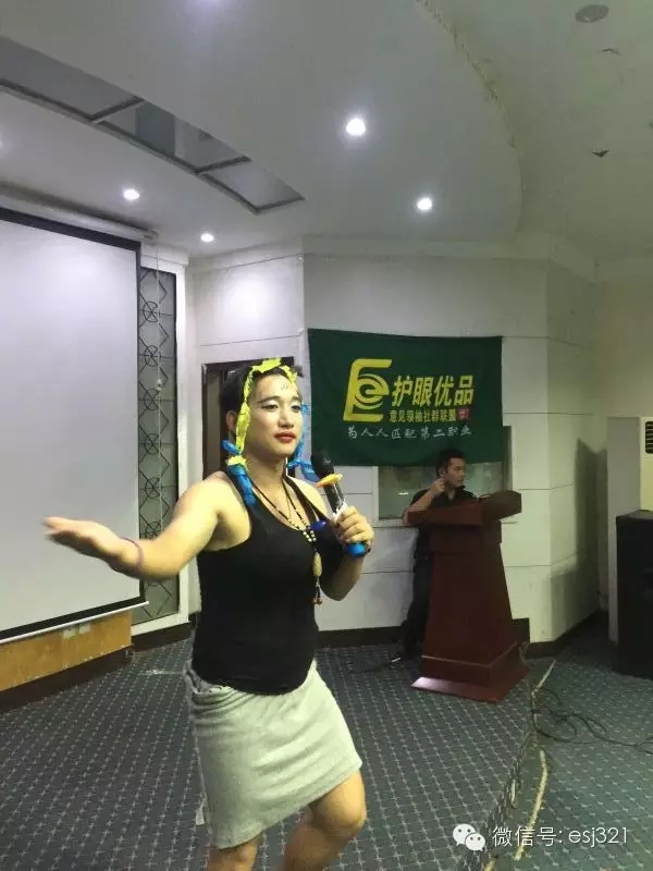 女扮男裝，不像？No、no、no我們很霸氣！