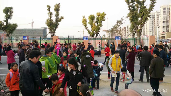 易視界界牌店開業(yè)場面十分火爆