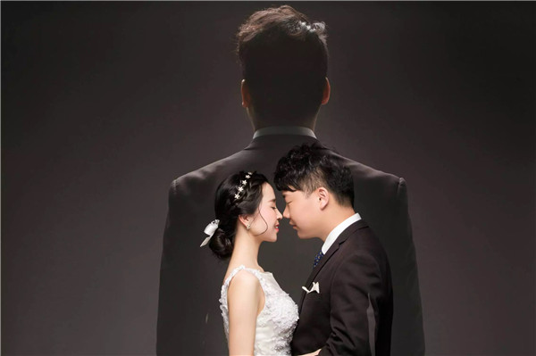 易視界家人結(jié)伴現(xiàn)場為新人送去祝福