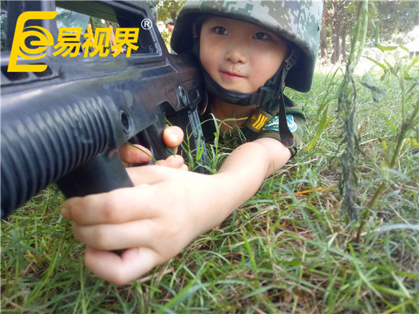 瞄準目標，準備開火