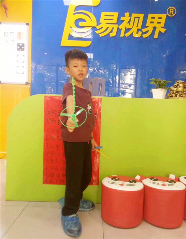 關(guān)愛兒童的視力健康 易視界人一直在行動(dòng)