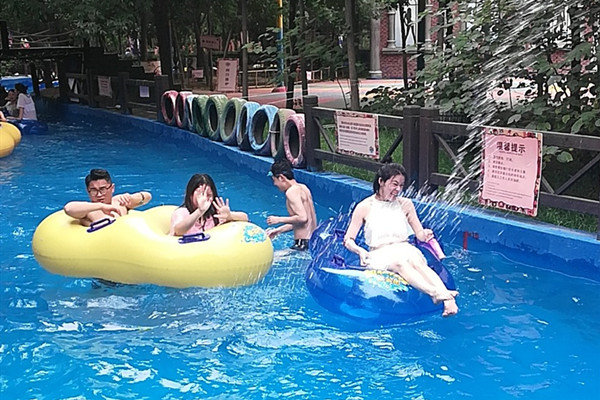 易視界小伙伴們開(kāi)心游玩中