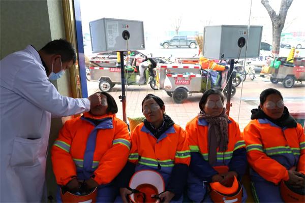 愛心聚焦！易視界300多副老花鏡暖了環(huán)衛(wèi)工人的心！