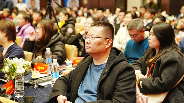 易視界17載感恩如光同行共同守護清晰視界客戶答謝會圖集