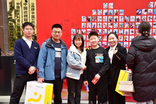 易視界客戶(hù)答謝會(huì)簽到墻合影留念