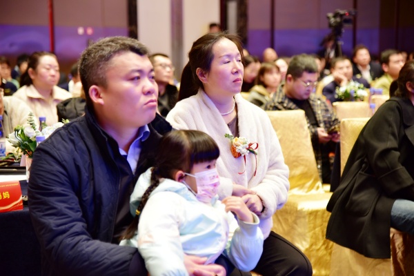 易視界17載感恩如光同行共同守護清晰視界客戶答謝會圖集