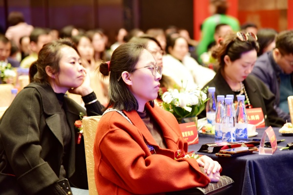 易視界17載感恩如光同行共同守護清晰視界客戶答謝會圖集