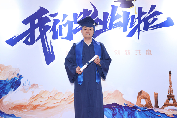 易視界品牌創(chuàng)始人陳奇先生碩士畢業(yè) 學(xué)術(shù)與事業(yè)雙豐收