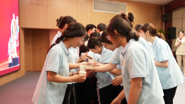 易視界拜師儀式進行中