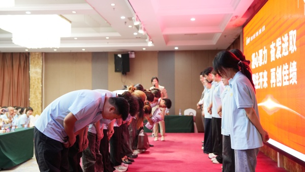 易視界2025年8月嘉獎(jiǎng)會暨9月啟動大會精彩圖集