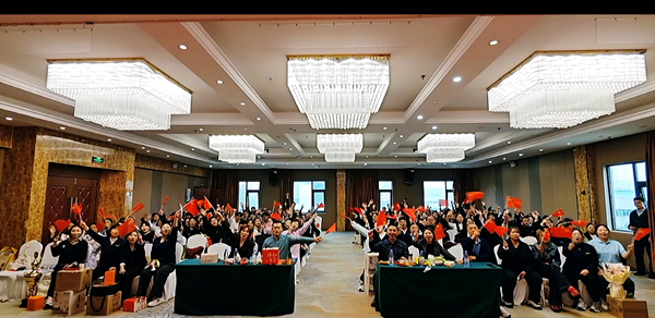 凝心聚力，再創(chuàng)巔峰！易視界月度嘉獎(jiǎng)會(huì)圓滿落幕