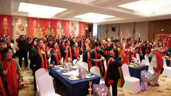 駿馬追光，共赴新程  易視界2025年會(huì)盛典圓滿收官