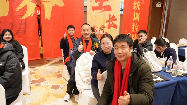 易視界2025駿馬追光共赴新程年會盛典精彩瞬間