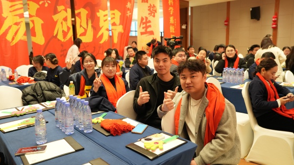 易視界2025駿馬追光共赴新程年會盛典精彩瞬間