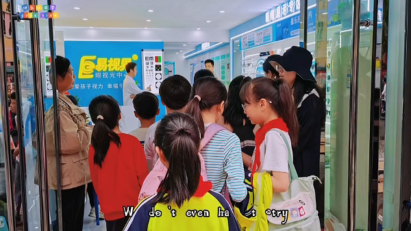 易視界天門店門店忙碌的日常